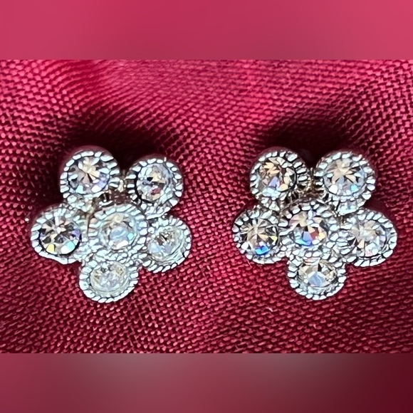 Sweet Daisy Rhinestone Post Earings - Picture 2 of 7